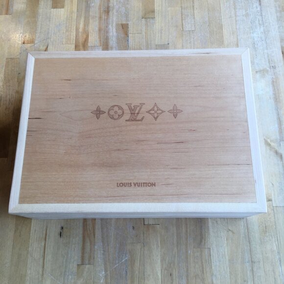 Louis Vuitton VIP 2022 Mid-Autumn Mooncake Festival Gift Box - Picture 8 of 9